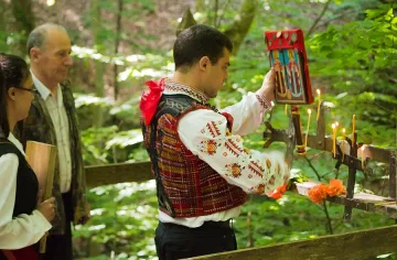 "Прихванатите" от светеца влизат в огъня