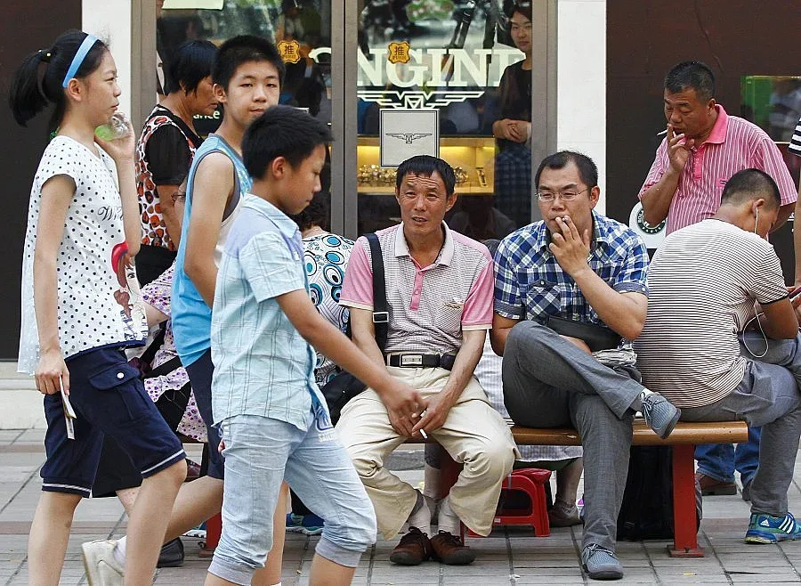 В Пекин палят последните си цигари 