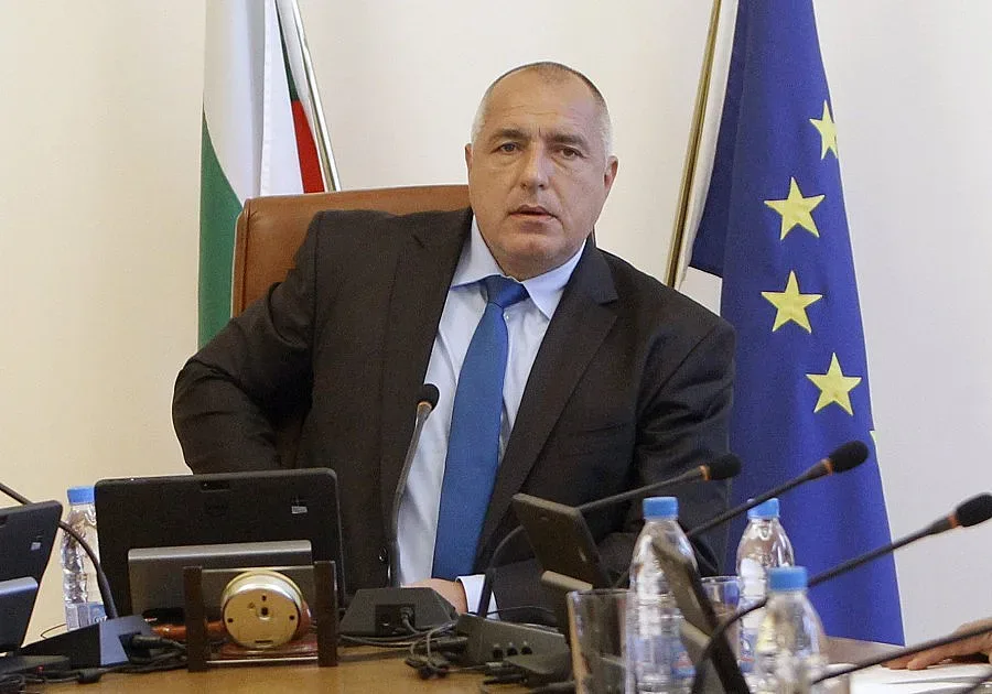  Бойко праща двама министри при Путин