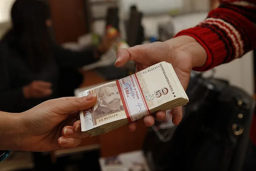 Парите в джоба ни тежат с 50% повече