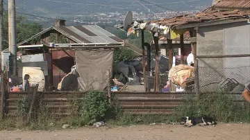 Роми сами бутат къщите си в Гърмен (ОБЗОР)