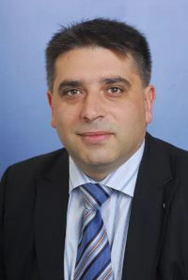 Конституцията готова след вота наесен