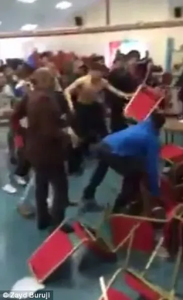 Среща в читалище се превърна в масово меле (ВИДЕО)