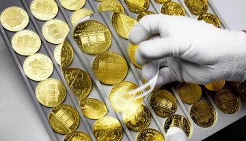 Най-продаваната златна монета в Европа чукна 35 години