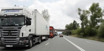 Ограничават тировете по магистралите