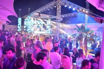 Футболисти и плейбои откриха сезона