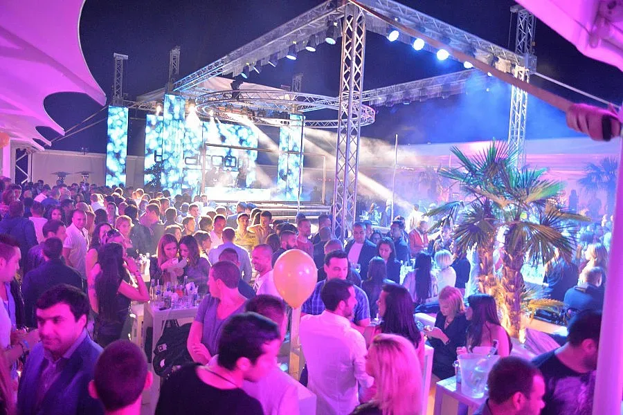 Футболисти и плейбои откриха сезона