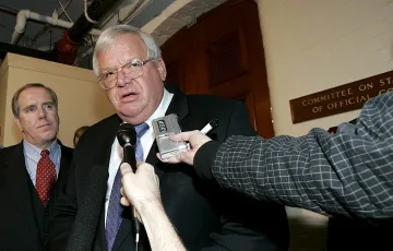 В САЩ съдят политик за разврат с мъж