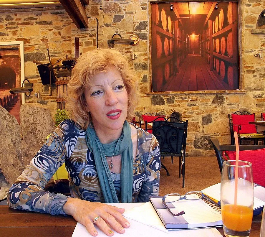 Славея от Родопите омая Караманлис