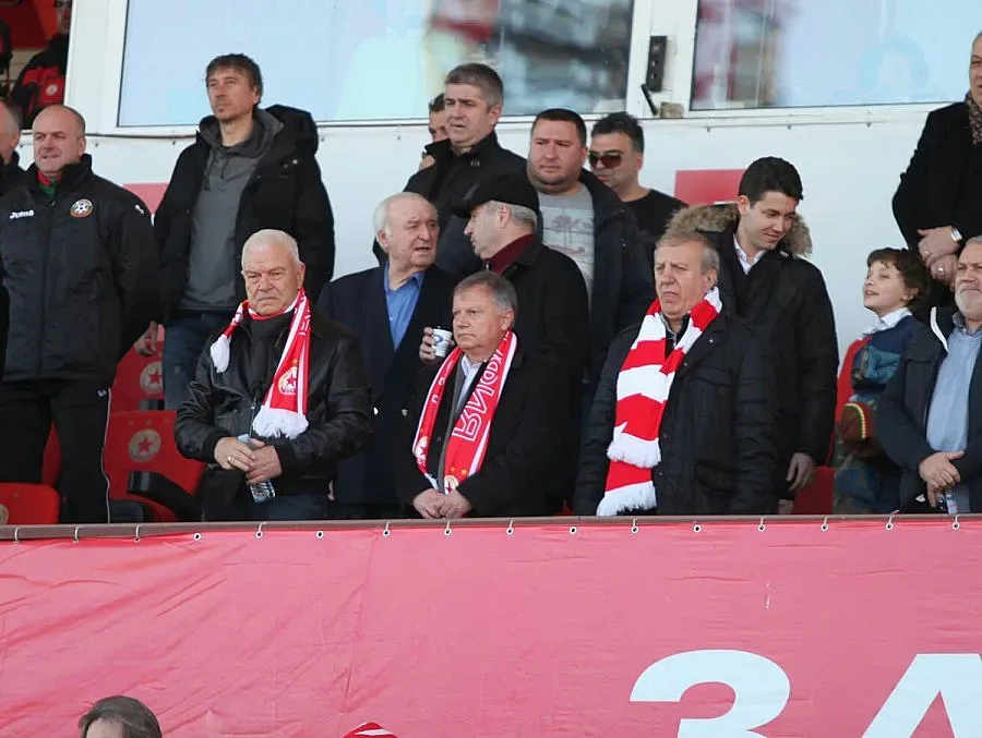 В ЦСКА си искат заплатите с писмо до шефовете