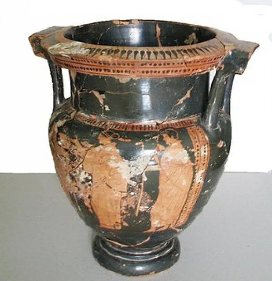 Спипаха иманяр с ценен съд от преди новата ера