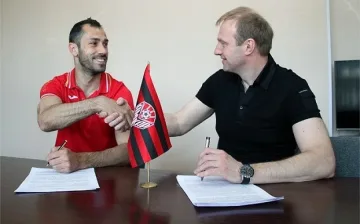 Петър Занев с нов договор в "Амкар"