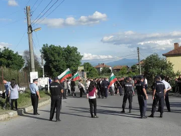 Стотици в отпуска за деня на големия протест в Гърмен