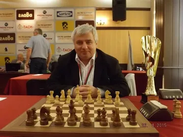 Клатят стола на Данаилов в шаха