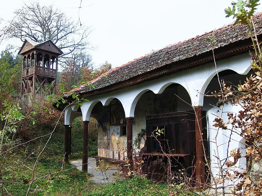 Владика служи в трънско село
