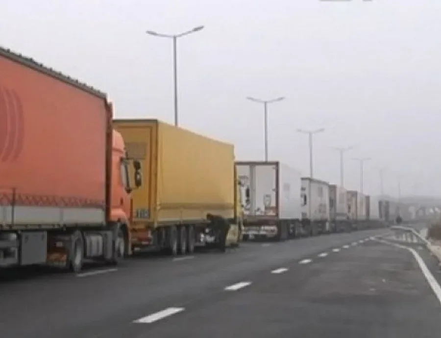 Километрична опашка на "Дунав мост" 2