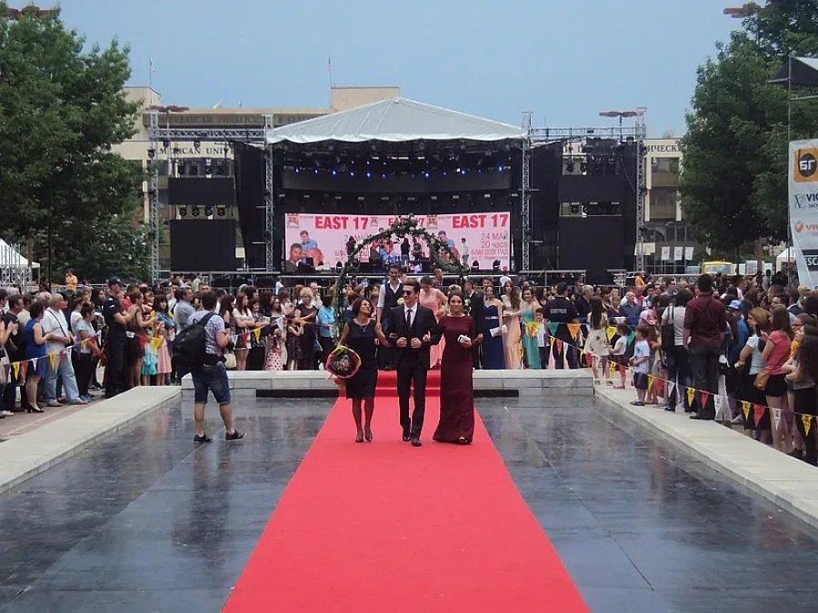 Червен килим за абитуриентите в Благоевград