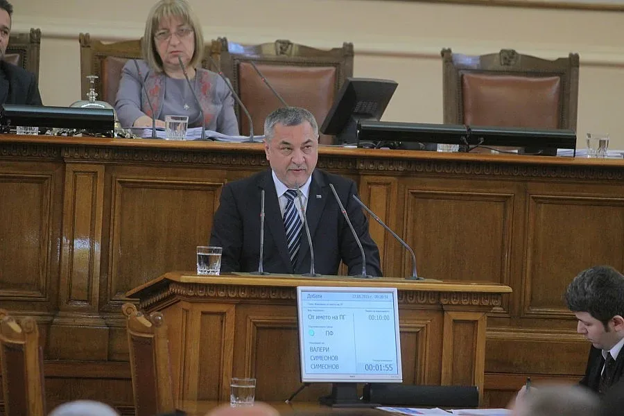 Партийни искри заради Гърмен (ОБЗОР)