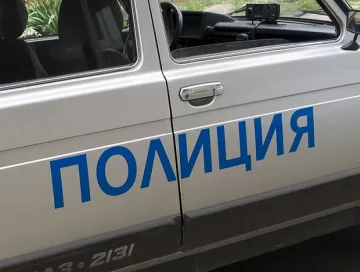 Полицаи и пожраникари търсят с часове  загубено в гората дете