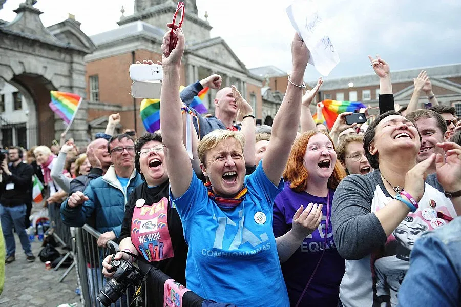 Ватикана заклейми гей браковете в Ирландия