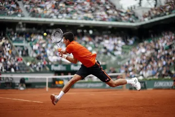 Ноле убива време с пържени картофи