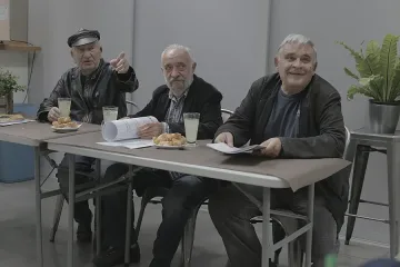Света троица раздава хляб и зрелища