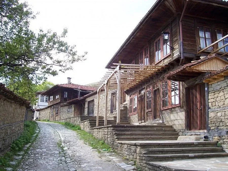 Бетонът стигна и възрожденска Жеравна