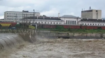 Глътка въздух за Мездра след потопа (ОБЗОР)