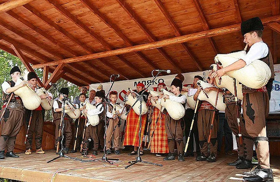 400 гайдари откриват Роженския събор в Родопите