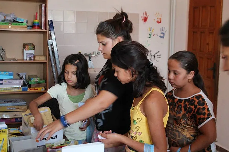 Католическа фондация дава рамо на деца от малцинствата