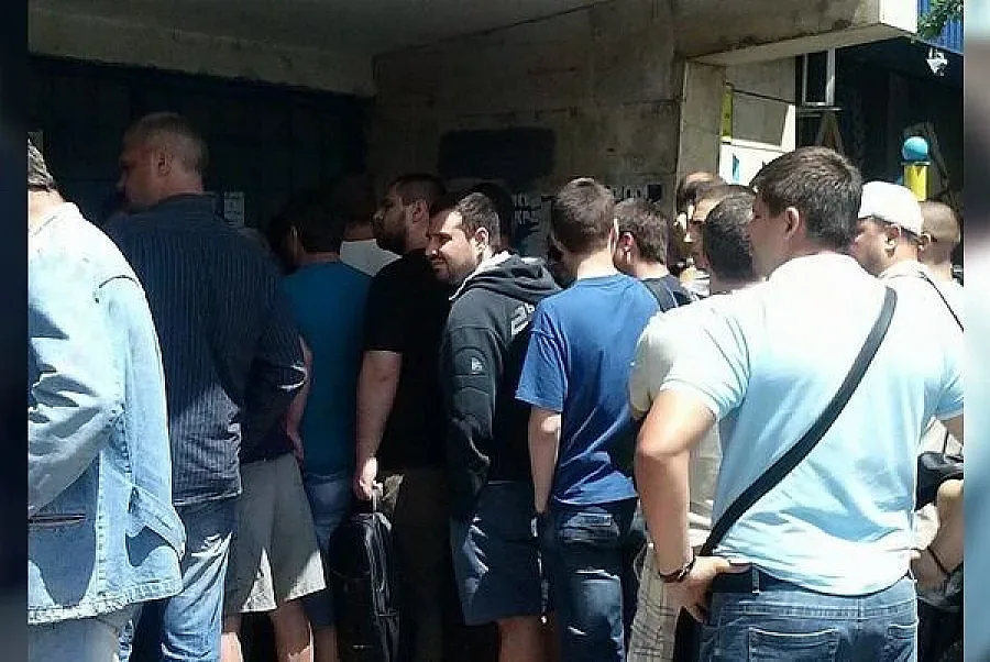 Чудовищна опашка на "Герена" за последните билети