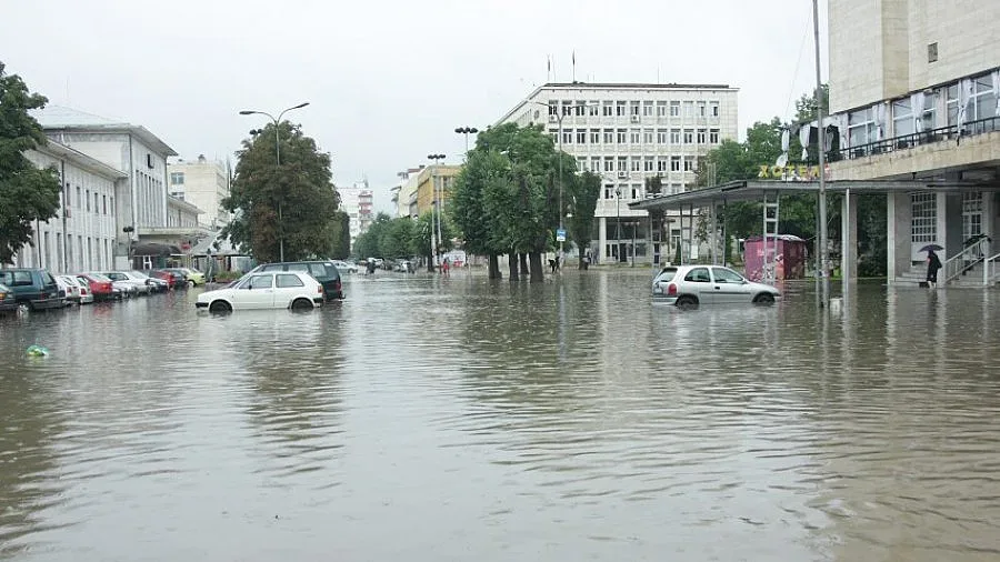 Мездра и Враца на косъм от потоп (ОБЗОР)