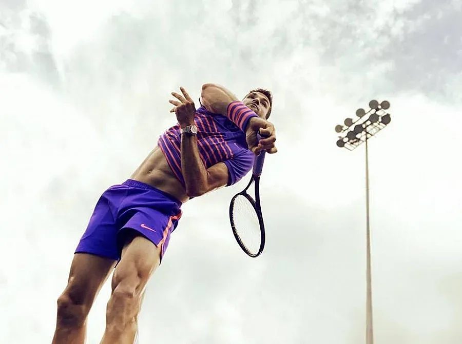 Маша крие целувка до Айфеловата кула