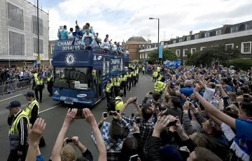 "Челси" паркира автобус с целина