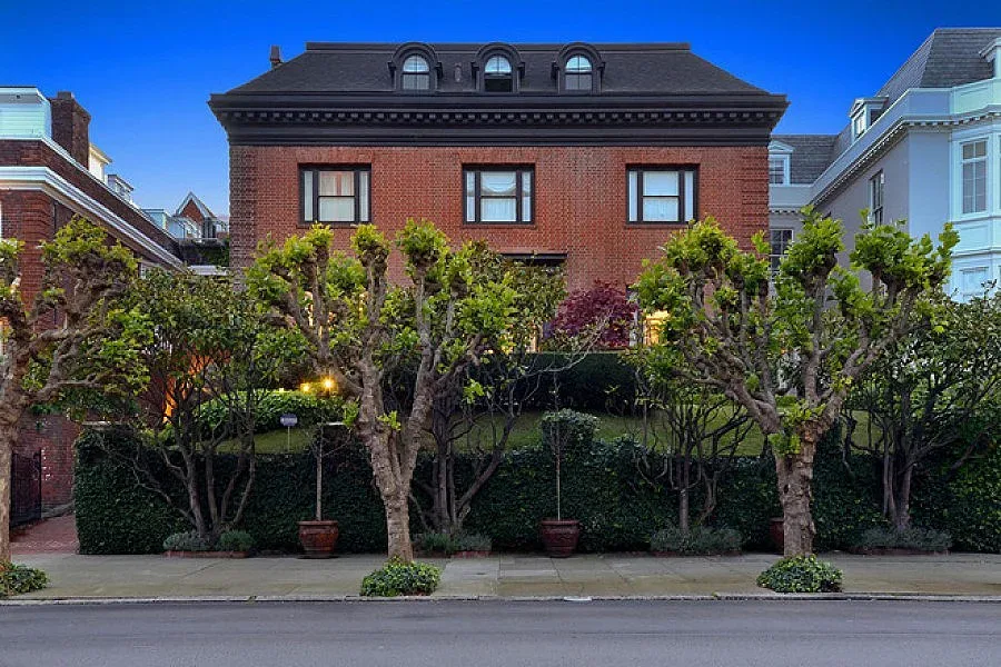 Продават къща на Кърк Хамет от "Металика"