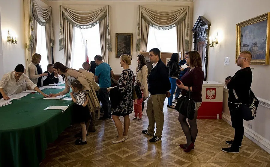 Тежки избори в Полша и Испания