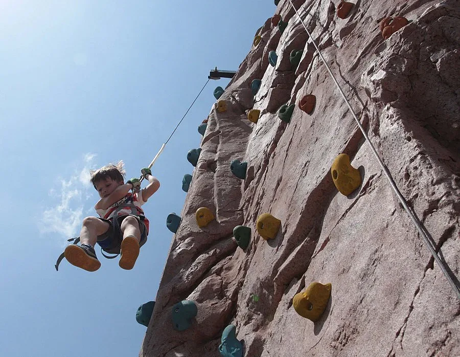 Дъжд и гръмотевици откриват новата седмица 