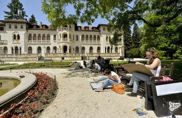 Млади художници рисуваха във "Врана"