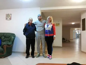 Уникално! Абаджиев вдига и на 80 г. (ВИДЕО)
