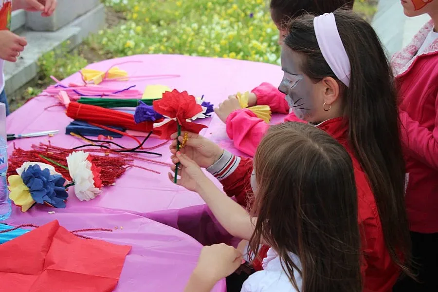 С поклон пред Кирил и Методий и „EAST 17” Благоевград чества 24 май