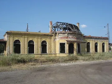 Бързият влак София-Бургас блъсна легнал на релсите човек 