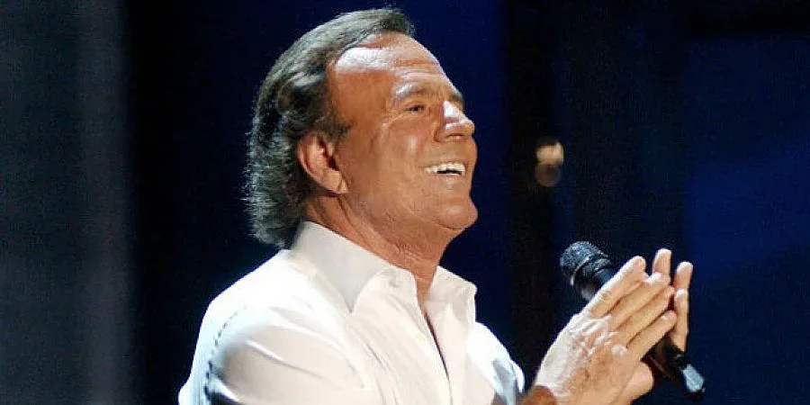 Хулио на червено вино