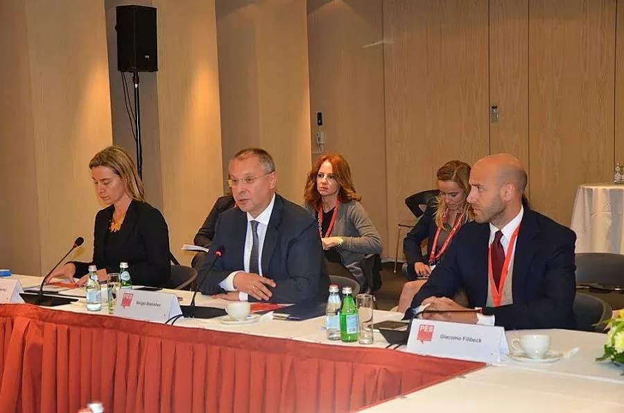 Сергей и Могерини искат спазване на Минск-2