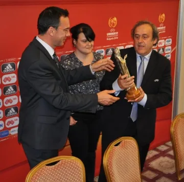 Платини готов да ни помогне за стадион