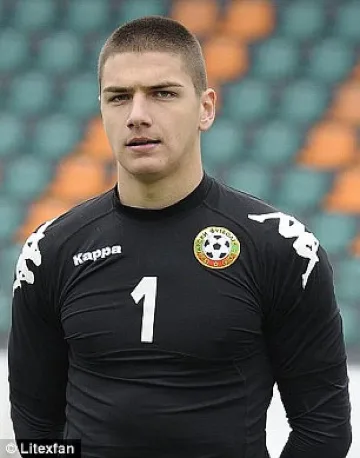 Англия възмутена: Германия унизи българин със стриптийз