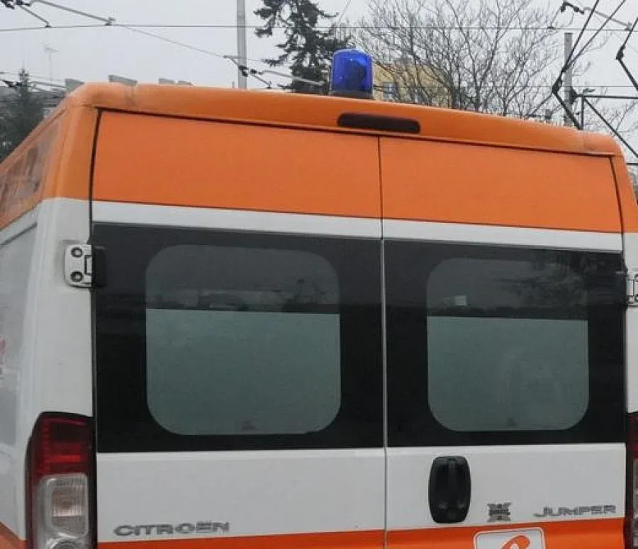 Бащата на самоубилия се младеж колабира