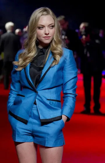 Аманда Сейфрид омаяла гаджето си в нета