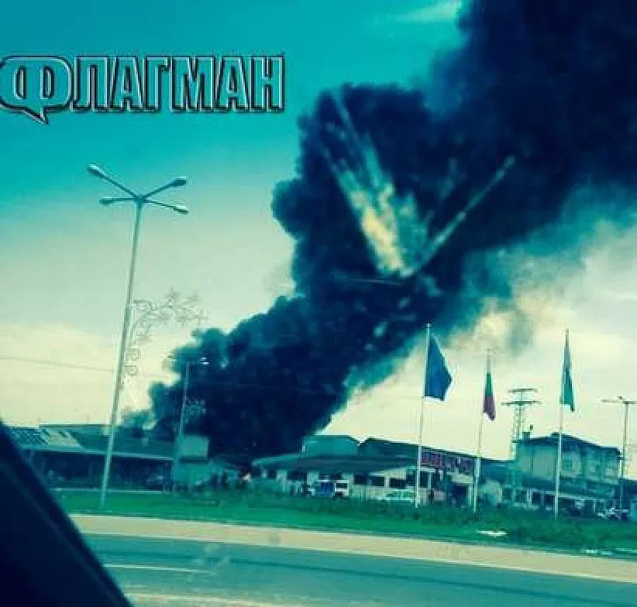 Огнен ад в Средец: Гори химическия завод