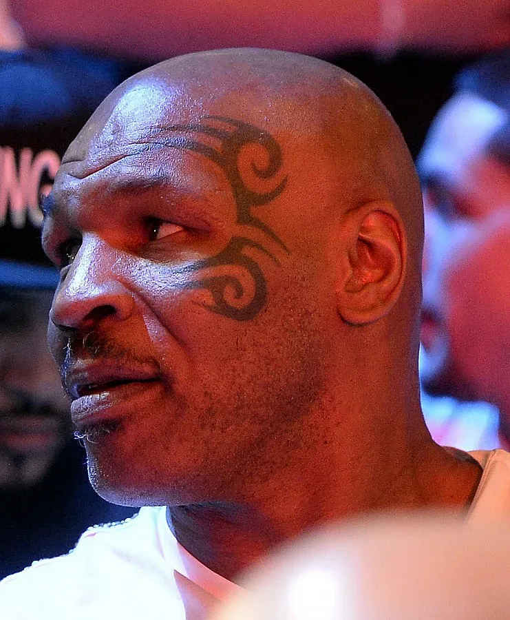 Актьор счупи пръст на Майк Тайсън