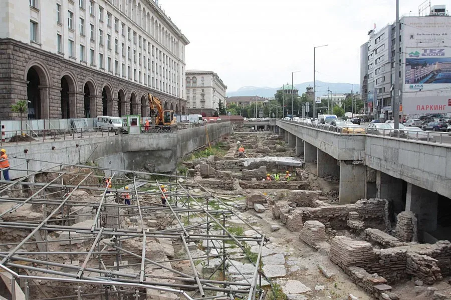 Вадят двореца на Константин под Шератон